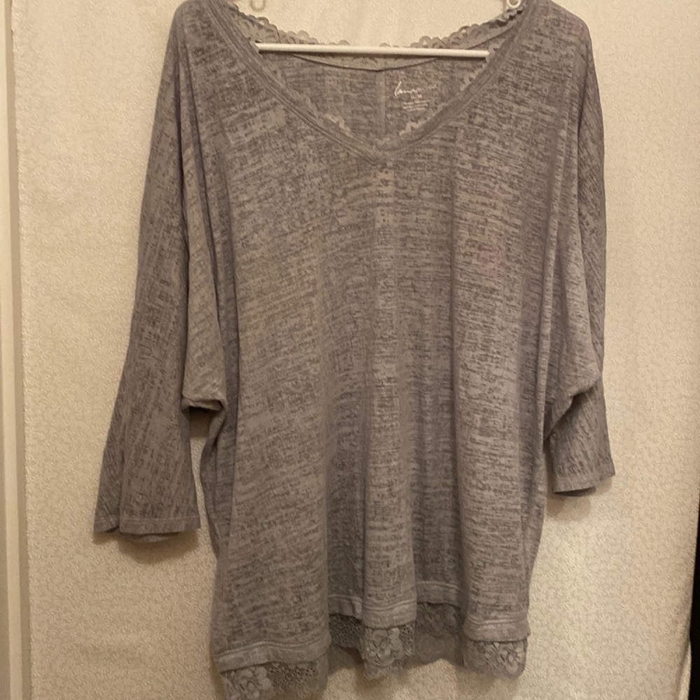 ❤️‍🔥4 for $20 Lane Bryant lace trimmed tee. Sz 14/16.
